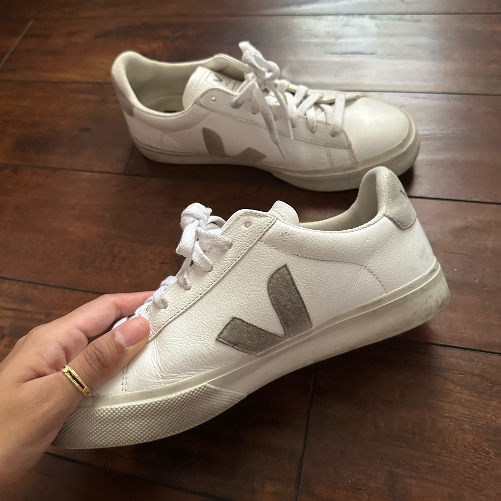 Veja Vegan Leather Campo Shoe (women’s size US 9, EUR 40)